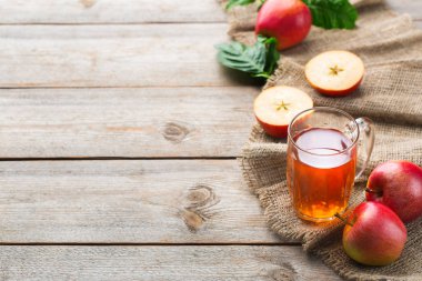 Taze organik elma suyu, hasat sonbahar sonbahar kavramı