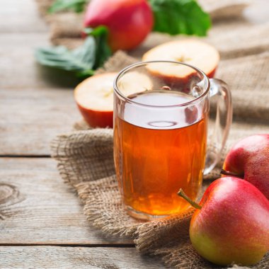 Taze organik elma suyu, hasat sonbahar sonbahar kavramı