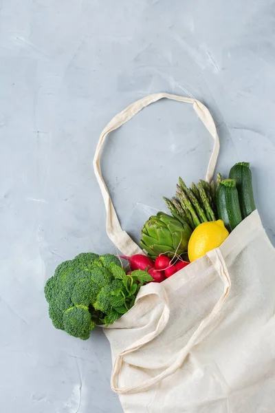 Borsa a rete con frutta, verdura. Zero rifiuti, plastica gratis conce — Foto Stock