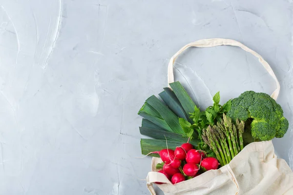 Borsa a rete con frutta, verdura. Zero rifiuti, plastica gratis conce — Foto Stock