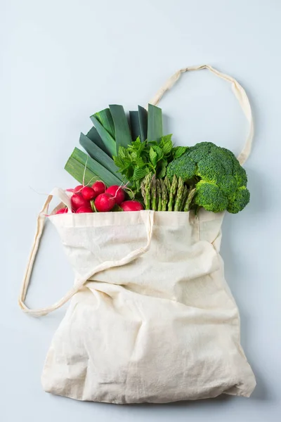 Mesh bag with fruits, vegetables. Zero waste, plastic free conce — Stock Photo, Image