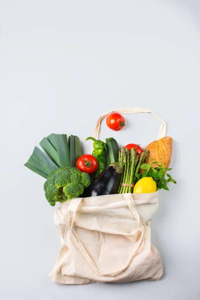 Borsa a rete con frutta, verdura. Zero rifiuti, plastica gratis conce — Foto Stock