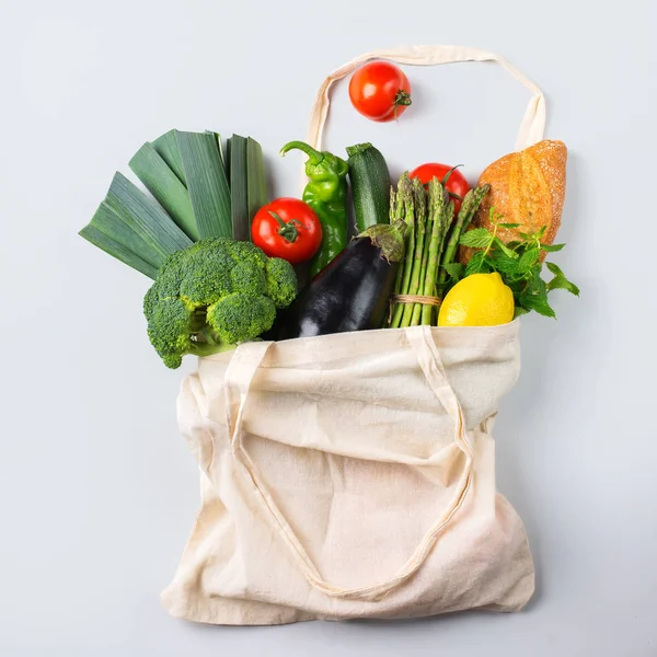 Borsa a rete con frutta, verdura. Zero rifiuti, plastica gratis conce — Foto Stock