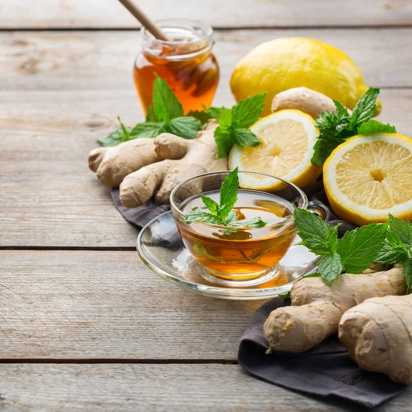 Ginger tea with lemon, mint and honey for flu cold — Stock Photo, Image