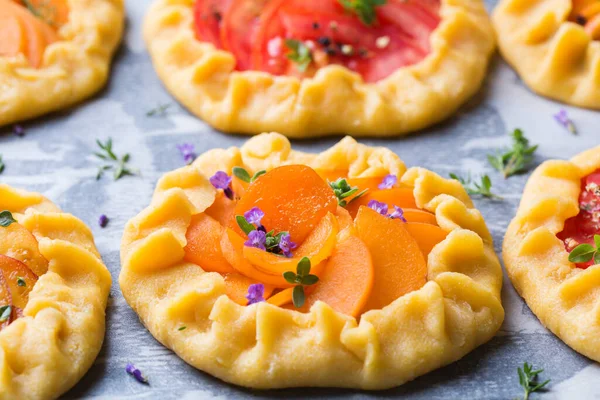 Sortimento Frutas Legumes Crus Caseiro Pequena Galeta Torta Torta Aberta — Fotografia de Stock