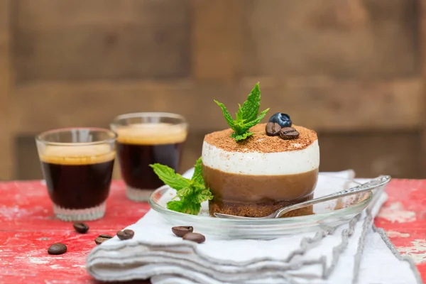 Buatan Sendiri Mini Kopi Kecil Dan Coklat Cheesecake Dengan Blueberry — Stok Foto