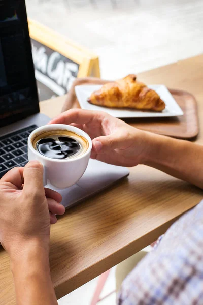 Young Man Freelancer Sitting Cafe Drinking Coffee Working Laptop Lifestyle — Stock Photo, Image