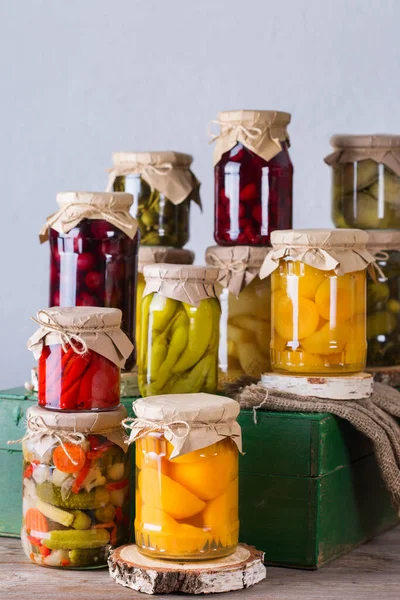 Alimentos Conservados Fermentados Variedade Jarros Caseiros Com Variedade Verduras Conservadas — Fotografia de Stock