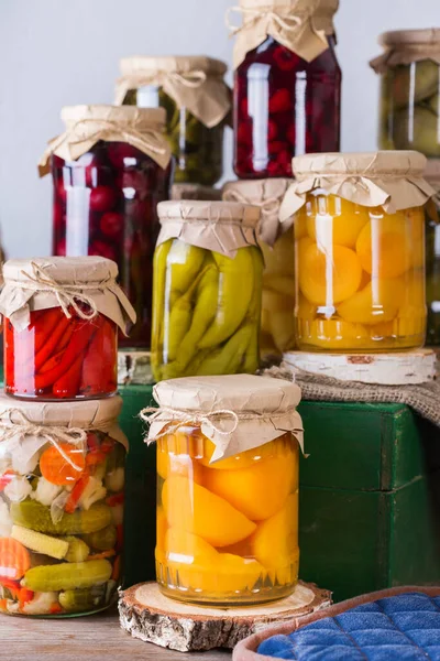 Alimentos Conservados Fermentados Variedade Jarros Caseiros Com Variedade Verduras Conservadas — Fotografia de Stock