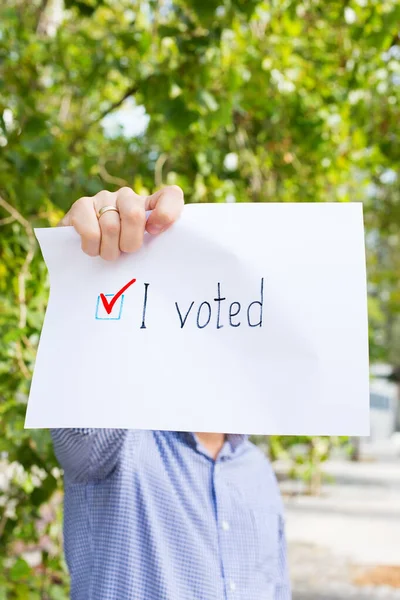 Jovem Ativista Chama Para Votar Segurando Papel Mãos Com Declaração — Fotografia de Stock