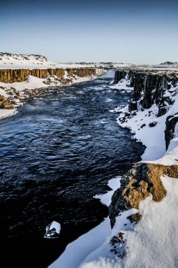 Dettifoss şelale Vatnajkull Milli Parkı'nda kuzeydoğu Iceland.Detifoss şelale - Avrupa'nın en güçlü şelaleler. Kış manzarası