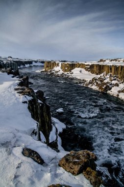 Dettifoss şelale Vatnajkull Milli Parkı'nda kuzeydoğu Iceland.Detifoss şelale - Avrupa'nın en güçlü şelaleler. Kış manzarası
