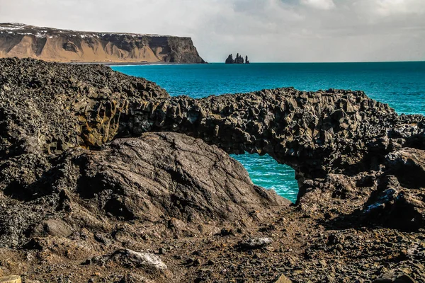 Svart Sand Stranden Island Dyrhlaey Reynisfjara Beach Stenar Och Klippor — Stockfoto