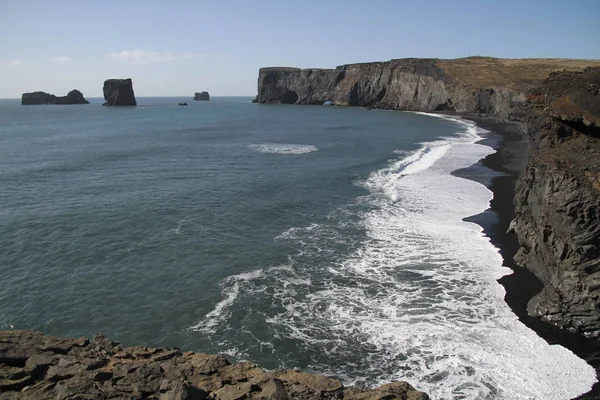 Praia Areia Negra Islândia Dyrhlaey Reynisfjara Beach Rochas Falésias Praia — Fotografia de Stock