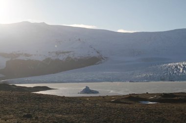İzlanda, Jokulsarlon lagün, güzel soğuk manzara resim İzlanda buzul lagün Bay. Buzdağları Jokulsarlon buzul lagün içinde. Vatnajokull Milli Park, Güneydoğu İzlanda, Europe.