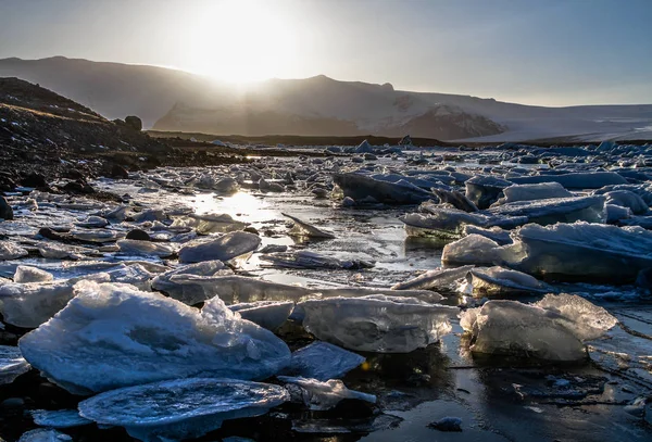 Jokulsarlon 美丽的冷风景图片冰岛冰川泻湖湾 Jokulsarlon 冰川泻湖的冰山 Vatnajokull 国家公园 东南冰岛 — 图库照片