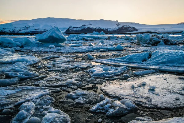 아이슬란드 Jokulsarlon 아이슬란드 석호만 Jokulsarlon 연못에 빙산입니다 Vatnajokull 남동부 아이슬란드 — 스톡 사진