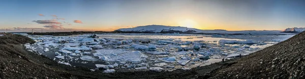 Jokulsarlon 美丽的冷风景图片冰岛冰川泻湖湾 Jokulsarlon 冰川泻湖的冰山 Vatnajokull 国家公园 东南冰岛 — 图库照片