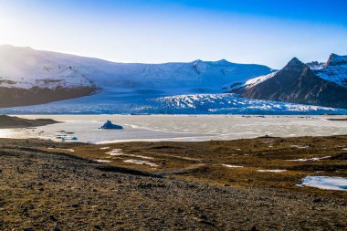 İzlanda, Jokulsarlon lagün, güzel soğuk manzara resim İzlanda buzul lagün Bay. Buzdağları Jokulsarlon buzul lagün içinde. Vatnajokull Milli Park, Güneydoğu İzlanda, Europe.
