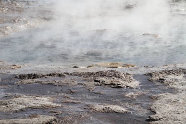 İzlanda'daki Geysir destrict. Haukadalur Jeotermal alanı patlayan Strokkur şofben altın daire parçası güzergahı, İzlanda '. Güney Batı İzlanda üzerinde Strokkur Geysir şofben. Ünlü turistik Geysir rota 35.