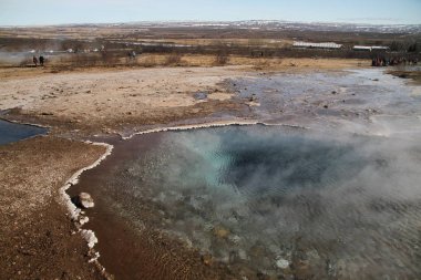 İzlanda'daki Geysir destrict. Haukadalur Jeotermal alanı patlayan Strokkur şofben altın daire parçası güzergahı, İzlanda '. Güney Batı İzlanda üzerinde Strokkur Geysir şofben. Ünlü turistik Geysir rota 35.