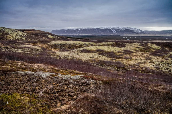 Kerid 분화구 그리고 아이슬란드 Kerio Kerid의 아이슬란드에 분화구 슬로프와 청록색 — 스톡 사진