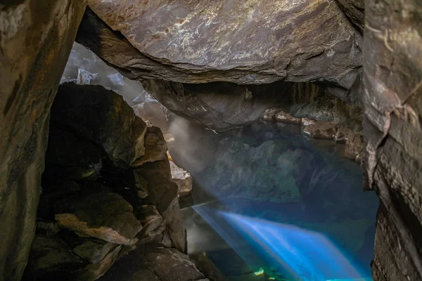 Grotta Vulcanica Grjotagja Con Acqua Termale Incredibilmente Blu Calda Vicino — Foto Stock