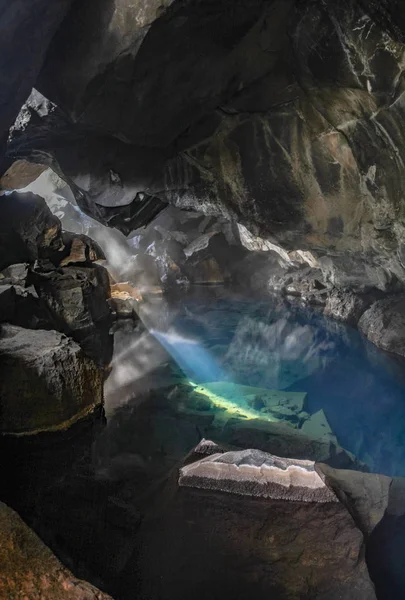 Cueva Volcánica Grjotagja Con Agua Termal Increíblemente Azul Caliente Cerca —  Fotos de Stock