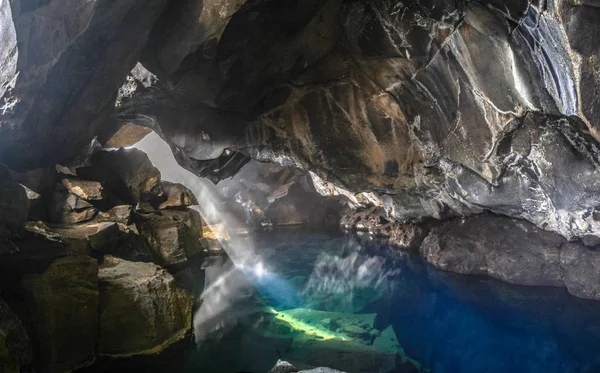 Cueva Volcánica Grjotagja Con Agua Termal Increíblemente Azul Caliente Cerca —  Fotos de Stock