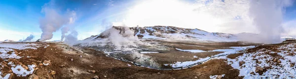 冰岛北部 Hverir 的地热区 Myvatn 湖和阿库雷里 冰岛东北部 泥盆沸腾 地面五彩而裂 冰岛北部 Hverarondor — 图库照片