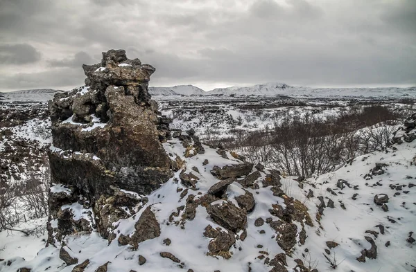 Dimmuborgir 아이슬란드 비정상적 모양의 용암의 아이슬란드입니다 Dimmuborgir 동굴과 성채의 연상의 — 스톡 사진