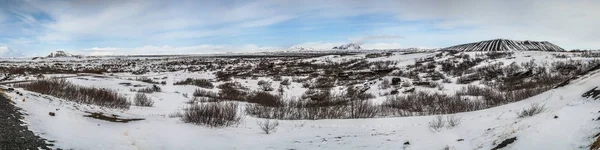 Dimmuborgir 非常に形の溶岩フィールド ミーヴァトン アイスランドの東の大面積 ミーヴァトン エリア アイスランド Dimmuborgir エリアは様々 な火山洞窟や奇岩 — ストック写真