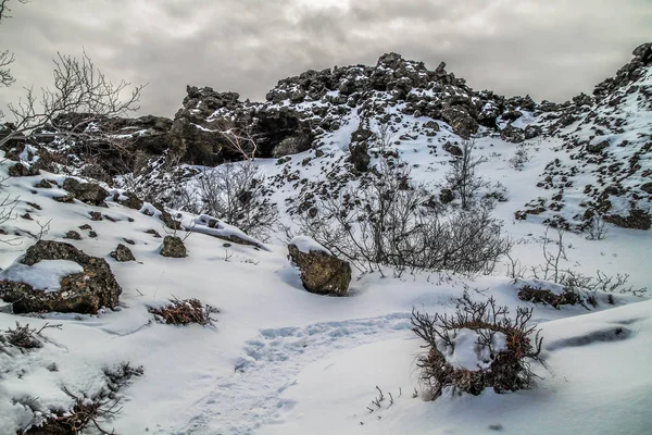 Dimmuborgir 아이슬란드 비정상적 모양의 용암의 아이슬란드입니다 Dimmuborgir 동굴과 성채의 연상의 — 스톡 사진