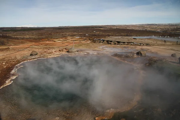 Geysir Destrict Island Den Strokkur Gejser Utbrott Haukadalur Geotermiska Området Royaltyfria Stockbilder