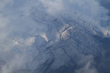İzlanda'daki havadan görünümü. Havadan görünümü şaşırtıcı İzlanda manzara, buzul desenleri, dağlar, nehirler ve şekiller. Güzel doğal zemin. Gökten gelen İzlanda.
