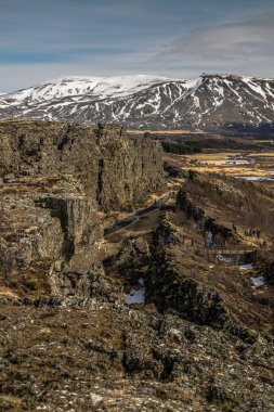İzlanda'daki Thingvellir Milli Parkı. ingvellir veya Thingvellir Milli Parkı İzlanda, tarihsel, kültürel bir site ve jeolojik önemi olduğunu. Burada bulunan Kuzey Amerika ve Avrasya kıtasal levha arasında Silfra fissür.