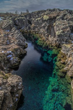 İzlanda'daki Thingvellir Milli Parkı. ingvellir veya Thingvellir Milli Parkı İzlanda, tarihsel, kültürel bir site ve jeolojik önemi olduğunu. Burada bulunan Kuzey Amerika ve Avrasya kıtasal levha arasında Silfra fissür.