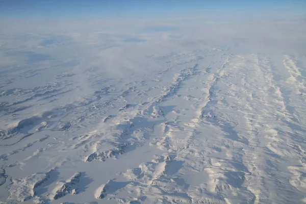 アイスランドの空撮 素晴らしいアイスランドの風景 氷河パターン 川と形状の空撮 美しい自然を背景 アイスランドの空から — ストック写真