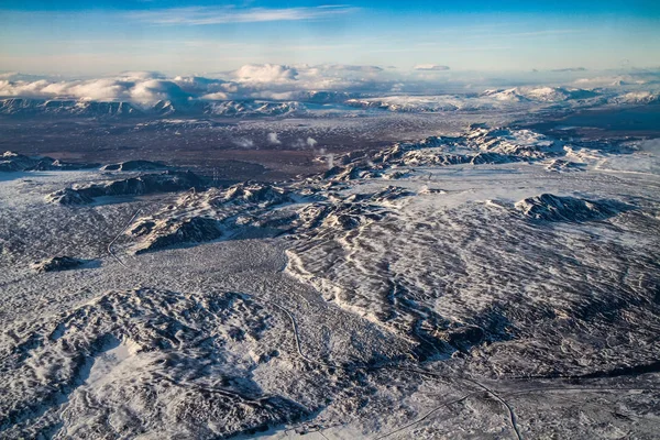 アイスランドの空撮 素晴らしいアイスランドの風景 氷河パターン 川と形状の空撮 美しい自然を背景 アイスランドの空から — ストック写真