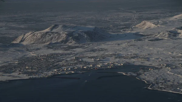 アイスランドの空撮 素晴らしいアイスランドの風景 氷河パターン 川と形状の空撮 美しい自然を背景 アイスランドの空から — ストック写真