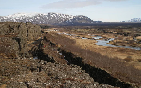 Thingvellir 国家公园在冰岛 Ingvellir Thingvellir 国家公园在冰岛 是一个历史 和地质意义的遗址 北美洲和欧亚大陆板块之间的 Silfra 裂隙位于这里 — 图库照片