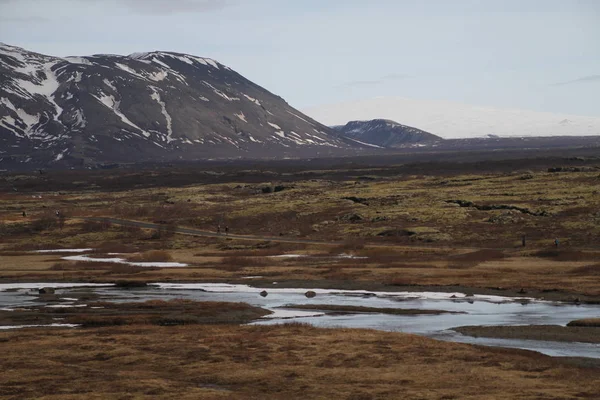 Thingvellir 国家公园在冰岛 Ingvellir Thingvellir 国家公园在冰岛 是一个历史 和地质意义的遗址 北美洲和欧亚大陆板块之间的 Silfra 裂隙位于这里 — 图库照片