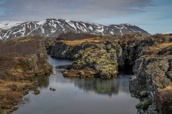 アイスランドのシンクヴェトリル国立公園 Ingvellir アイスランドのシンクヴェトリル国立公園は歴史 文化のサイトと地質学的意義です ここにある北アメリカとユーラシア大陸プレートの間 Silfra — ストック写真