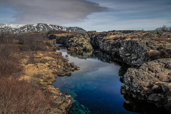 Thingvellir 国家公园在冰岛 Ingvellir Thingvellir 国家公园在冰岛 是一个历史 和地质意义的遗址 北美洲和欧亚大陆板块之间的 Silfra 裂隙位于这里 — 图库照片
