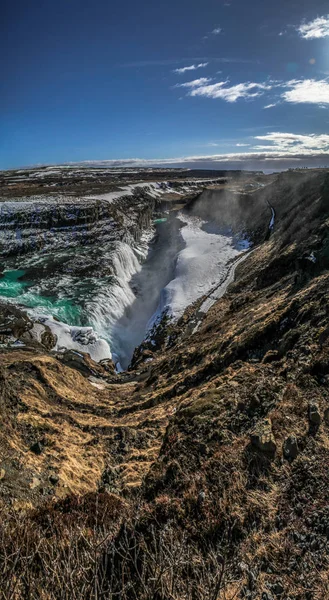 Gullfoss 瀑布景观和冬季景观图片在冬季的季节 Gullfoss 是冰岛最受欢迎的瀑布之一 Hvita 河峡谷的旅游胜地冰岛 — 图库照片