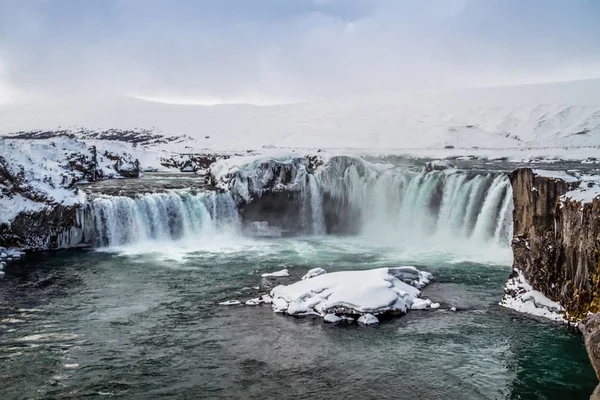 Godafoss Ett Mest Kända Vattenfallen Island Godafoss Täckt Snö Och — Stockfoto