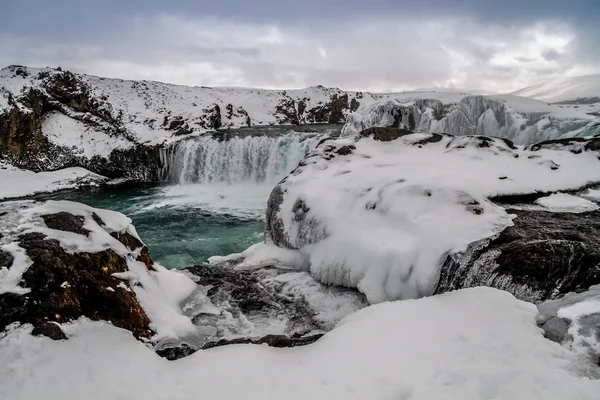 Godafoss Ett Mest Kända Vattenfallen Island Godafoss Täckt Snö Och — Stockfoto