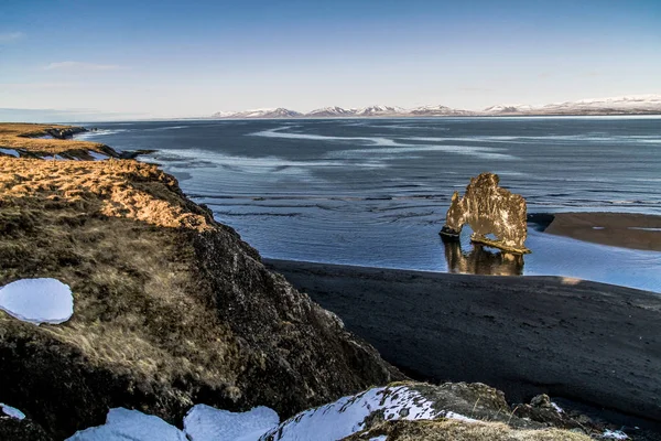 Hvitserkur Troll Vagga Hög Basalt Stack Ligger Utanför Kusten Nordvästra — Stockfoto