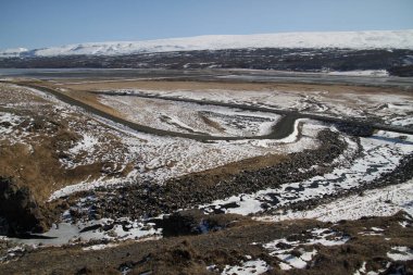 İzlanda'daki yol. Peyzaj ve yol kışın, İzlanda, ülke yolculuğa. İzlanda'daki güzel doğa. Epik ve görkemli landsacapes. Rota bir numaralı (çevre yolu).