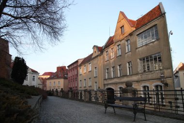 Poznan'daki Eski Şehir'e bak. Poznan Şehir merkezi - ünlü güzel Avrupa şehri. Poznan ilgi ve ünlü konumlar palces: Ana meydan, Eski pazar, belediye binası ve eski sokaklarda renkli evler.